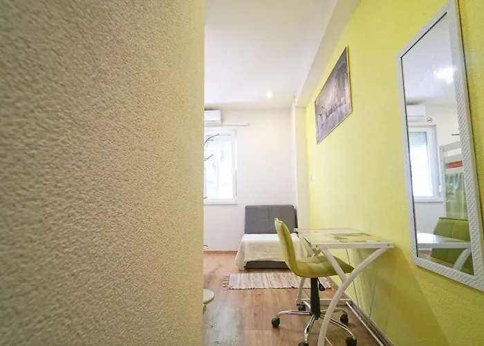 Oasis Hostel *