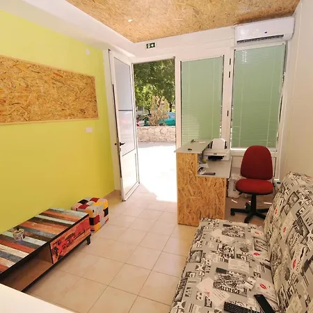 Oasis Hostel *